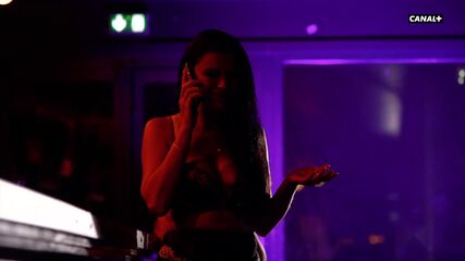 Lesbian Sexo By The Pool